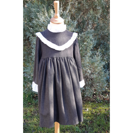 Mélèze - Robe taille haute à empiècement volanté en V, manches trois quart et revers