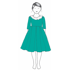 Patron de robe de cortège, taille haute, col volanté, manches tours-quart et jupe à 3 plis creux.