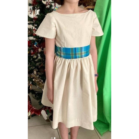 Manches courtes sur robe Cassis et son dos danseuse, une réalisation @mini2908