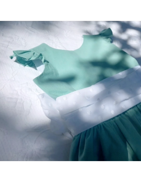 La robe verte a été réalisée par @les.petits.carmes.﻿