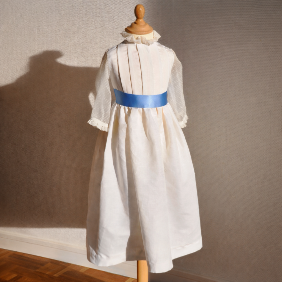 Lys ou robe de Communion à l'espagnole - Col frou-frou,...
