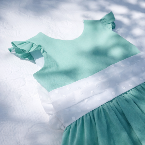 La robe verte a été réalisée par @les.petits.carmes.﻿ 2